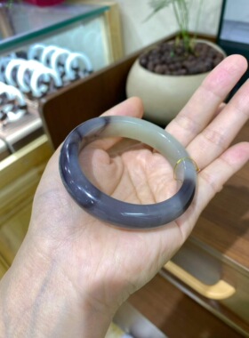 和田玉紫罗兰半山水手镯，颜色分明意境美圈口54条宽13，重53.7克