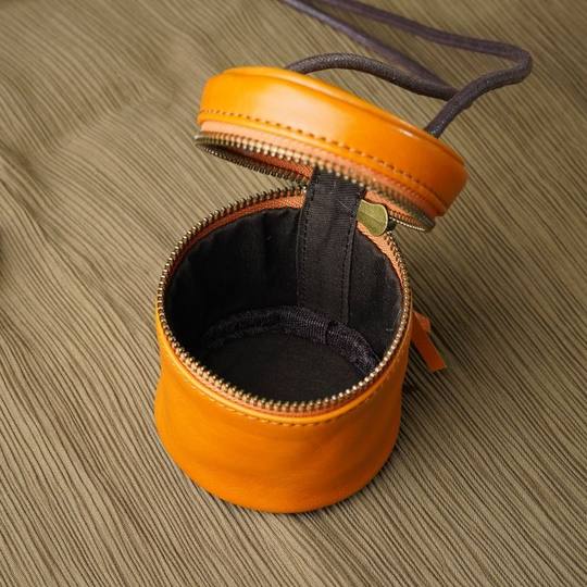 2023 Niche Texture Rock Cow Lip Красный пакет