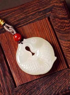 天然和田玉锦鲤吊坠本命年护身