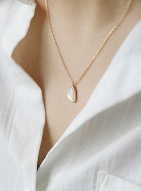 高级贝壳吊坠项链中性风设计