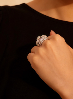 GSTV可爱兔子水钻开口银戒指