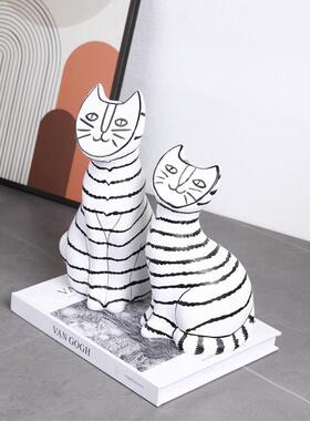 现代简约欧式轻奢黑白条纹猫树脂猫摆件样板房售楼处软装品汤圆猫