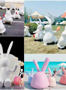 卡通玻璃钢兔子摆件小区公园庭院别墅美陈装饰草坪几何小兔子雕塑