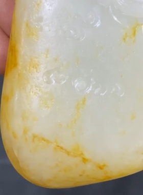 小高货新疆籽料独籽洒金皮暖白种玉龙把件