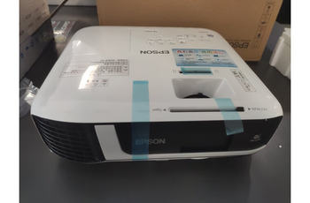 Epson/Epson CB-FH52 office home home projector 1080P smart projector fh52 ປະຊຸມທຸລະກິດ ໂປເຈັກເຕີທີ່ມີຄວາມຄົມຊັດສູງ