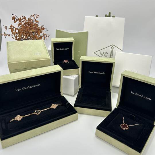 Four-leaf clover ring box new niche necklace jewelry box bracelet bracelet earrings packaging jewelry box gift box storage