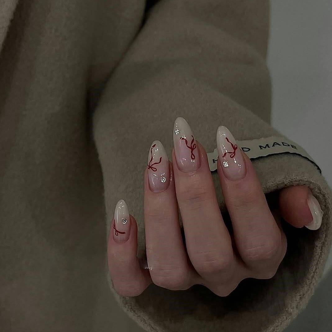 纯手工穿戴甲新款纯欲高级感小众显白乳白新年红飘带蝴蝶结美甲,淘宝优惠券,粉丝福利购,淘宝优惠卷