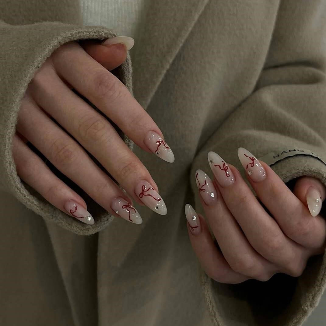 纯手工穿戴甲新款纯欲高级感小众显白乳白新年红飘带蝴蝶结美甲,淘宝优惠券,粉丝福利购,淘宝优惠卷