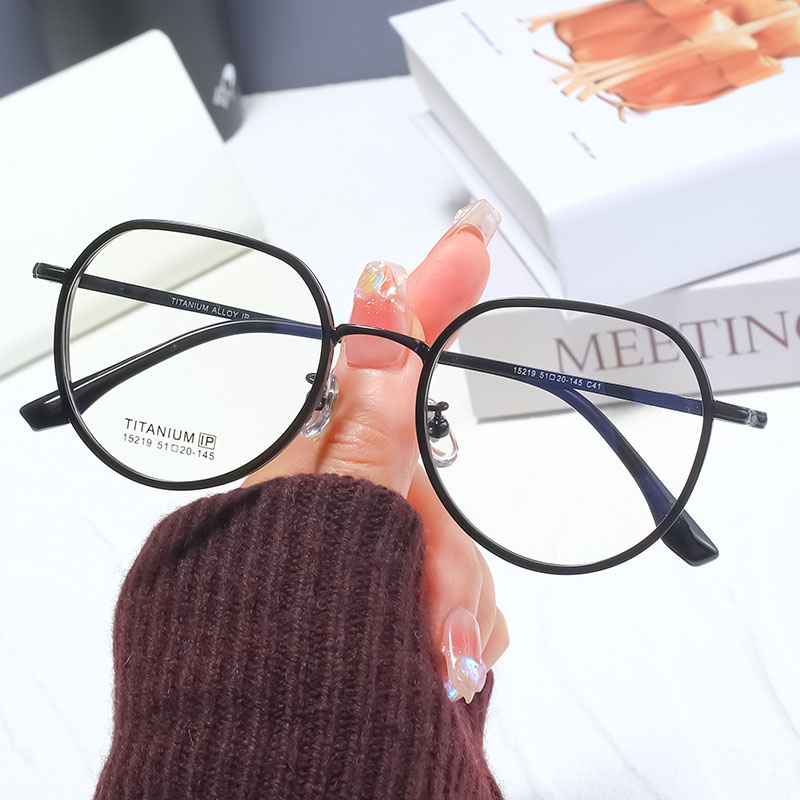Ultra-light myopia glasses for women can be equipped with myopia degree display, small face, plain face, Korean style anti-blue light and anti-radiation professional glasses