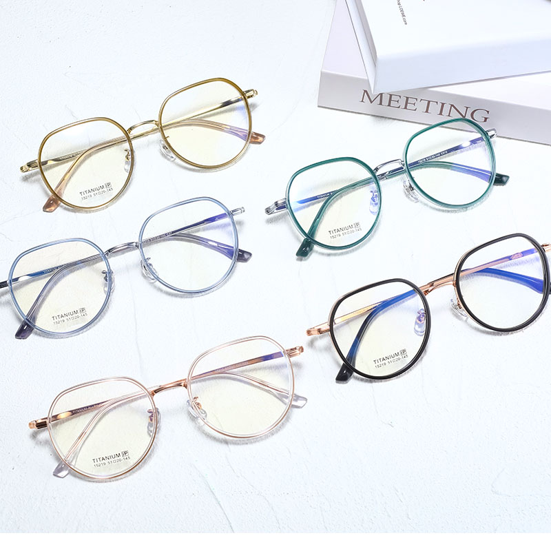 Ultra-light myopia glasses for women can be equipped with myopia degree display, small face, plain face, Korean style anti-blue light and anti-radiation professional glasses