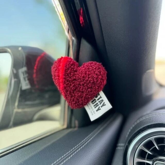 Heart-shaped car stickers, car decorations and ornaments, high-end