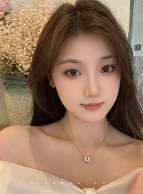 「唐顿千金」轻奢气质百搭字母项链小众日常高级感锁骨链毛衣链