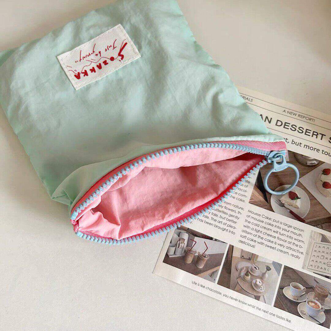 马卡龙收纳外出便携简约小包撞色多巴胺薄款化妆包零钱口红收纳袋