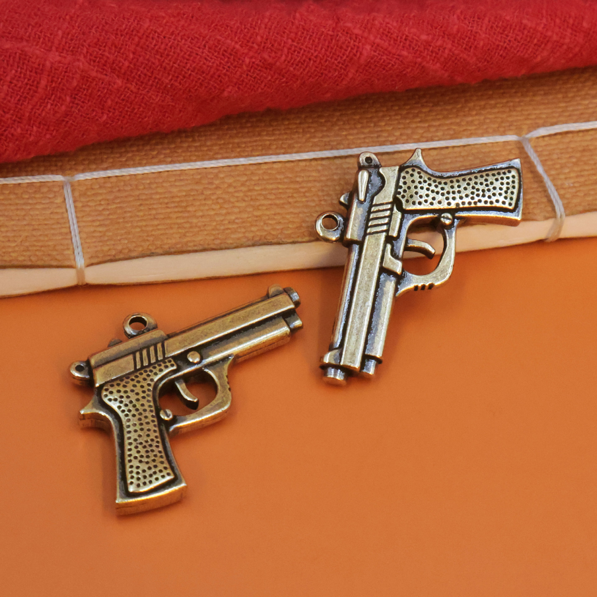 黄铜精雕立体手枪模型汽车钥匙扣挂件小铜器吊坠复古箱包配件挂饰 - 图2