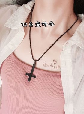 东黑三白不掉色 黑色倒逆十字架钛钢项链男女个性白金简约柳吊坠