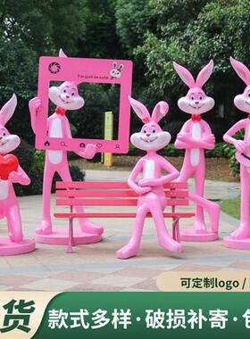户外卡通粉红兔子玻璃钢雕塑商场新年春节网红打卡拍照装饰大摆件