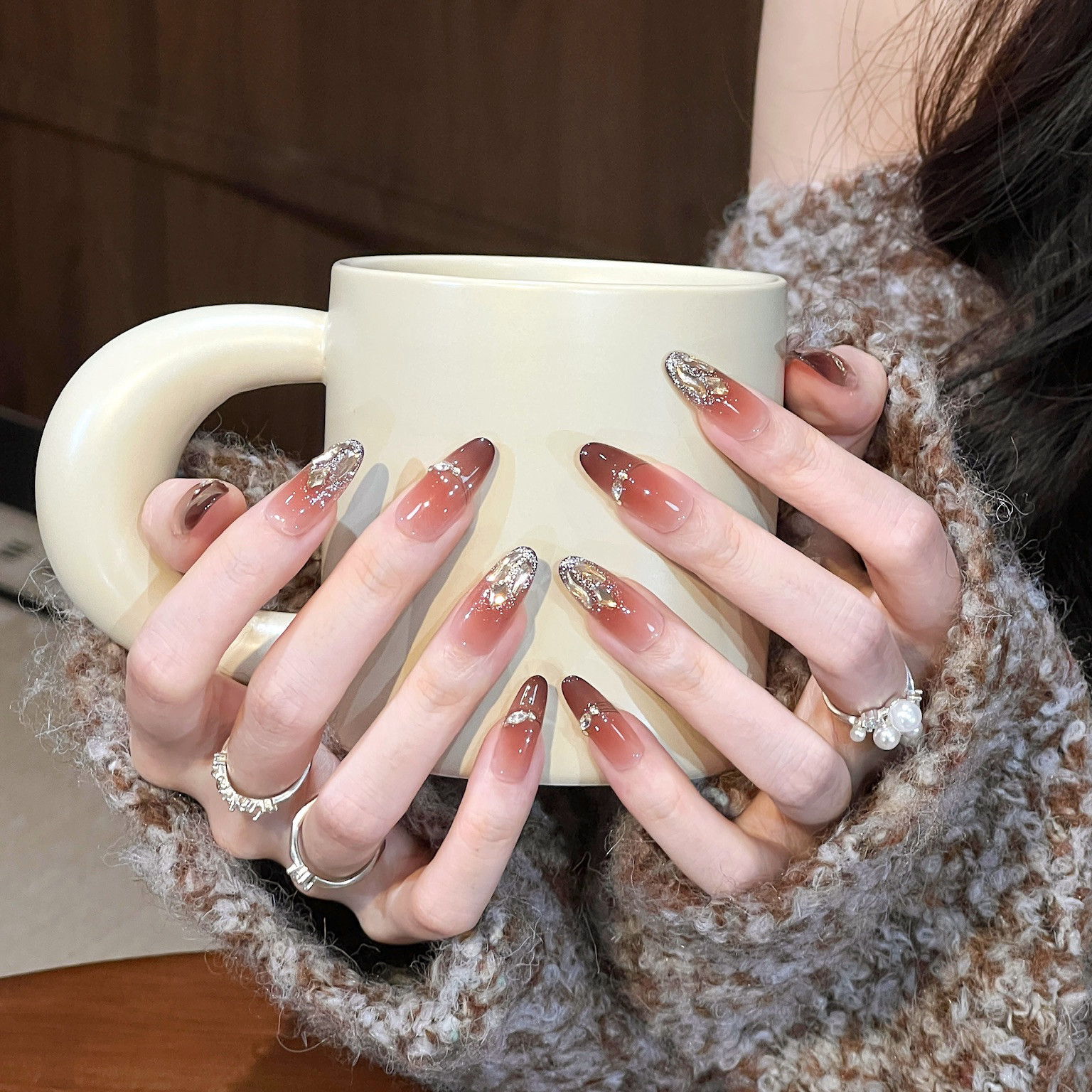 艺人琥珀焦糖秋冬款显白纯手工美甲穿戴甲显白中长款闪钻指甲贴片,淘宝优惠券,粉丝福利购,淘宝优惠卷