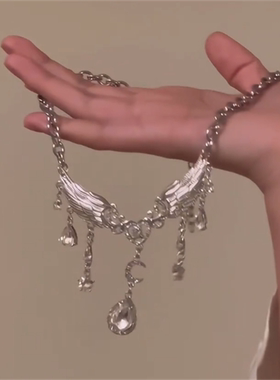 爱心之翼月牙女翅膀锁骨链