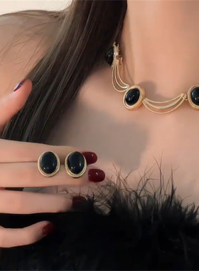 宫廷风黑色椭圆耳钉项链