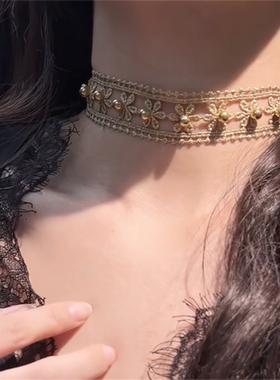 金色花朵镂空钉珠choker项圈