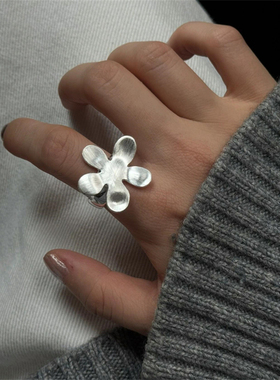 银色拉丝花朵戒指女款