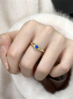蓝色锆石尾戒中古高级感气质戒指
