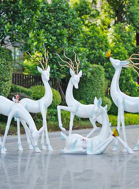 户外抽象梅花鹿玻璃钢雕塑售楼部小区草坪园林白色鹿造景模型摆件