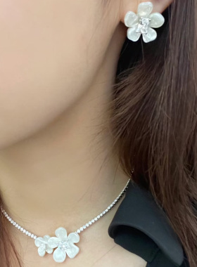 HF何家小苍兰花簇耳钉锁骨链戒指