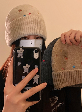 可爱小熊刺绣毛线帽子女秋冬季韩版保暖显脸小冷帽护耳包头针织帽