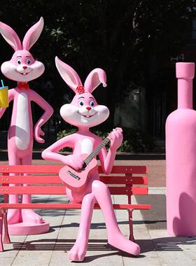 户外卡通玻璃钢足球兔子雕塑幼儿园学校球场体育馆景观装饰摆件
