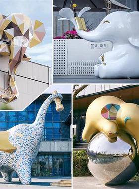 玻璃钢彩绘卡通吉祥物雕塑定制户外大型广场松鼠美陈创意摆件