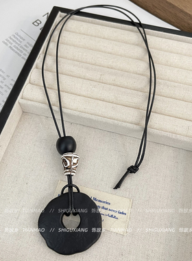 黑色圆环吊坠长款项链女2026新款