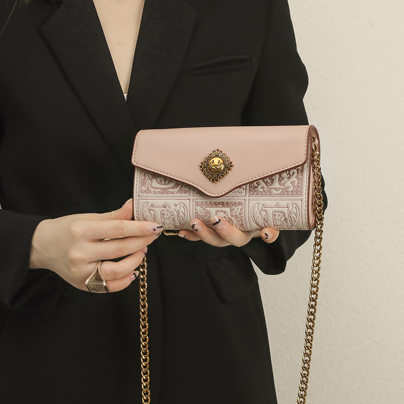 SMILE FOCUS女包2023新款高级感刺绣信封包手机包简约单肩斜挎包_虎窝淘