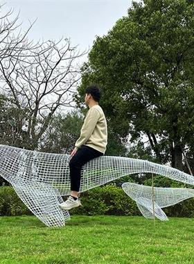 不锈钢镂空鲸鱼雕塑酒店售楼部网格编织海洋动物铁艺悬挂装饰摆件