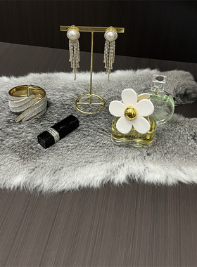 华铭软装现代绿色样板房女装饰品帽子包包托盘高跟鞋衣服别墅套装