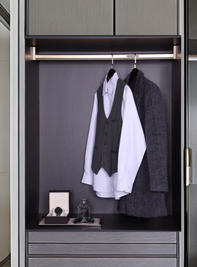 软装帽间饰品意式男士衣诧寂风衣服陈列道具衣柜样板间摆件