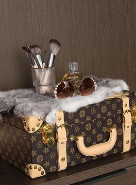 样板房衣服衣帽间组合衣橱柜摆件衣物轻奢包包鞋子饰品