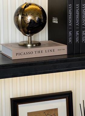 现代简约样板间客厅书房摆件道具音箱模型头戴式耳机音乐摄影主题