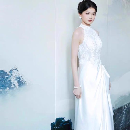 法式白色缎面挂脖晨袍订婚鱼尾蕾丝出门迎宾轻纱新娘敬酒晚礼服裙