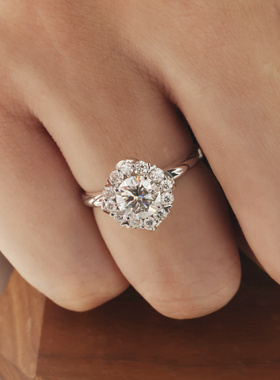 艺升缘珠宝绽放戒指定制S925银一克拉莫桑石女士钻戒原创设计