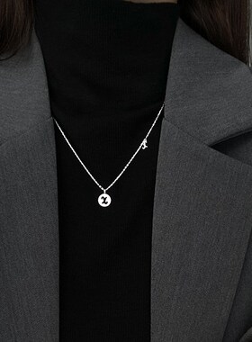 字母项链2023新款爆款气质锁骨链女高级感毛P衣项链轻奢小众毛衣