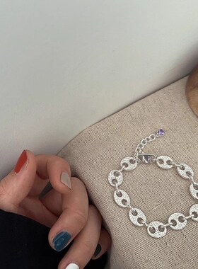 韩版手链女生高级感百o搭轻奢精致小众猪鼻子肌理感重工时尚手饰