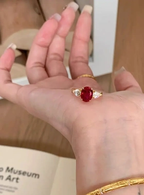 法式爆闪红色鸽子蛋戒指女士复古千金感微镶红刚锆石显白食指戒女