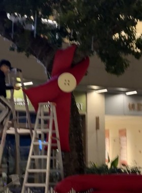 2026新年大树围巾装饰元旦户外布置拍照摆件大树装饰美陈打卡围巾