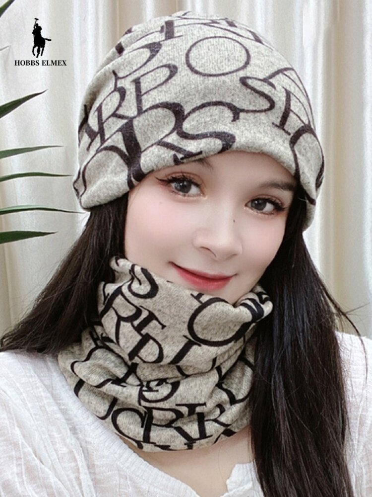 Paul uses warm hoods, scarves, piles of hats, autumn and winter ear protection, cycling windproof neck protection hoods to cover gray hair