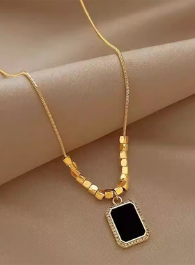小众黑色方牌项链女新款