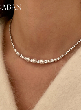 西大班镶满锆笑脸平衡木珍珠项链