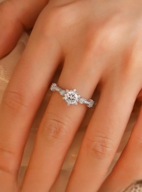 冰雪女王莫桑石戒指女纯银小众设计六爪一克拉高级感求订结婚