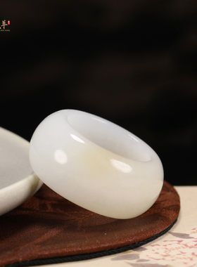 新疆和田玉平安无事戒指素圈玉戒