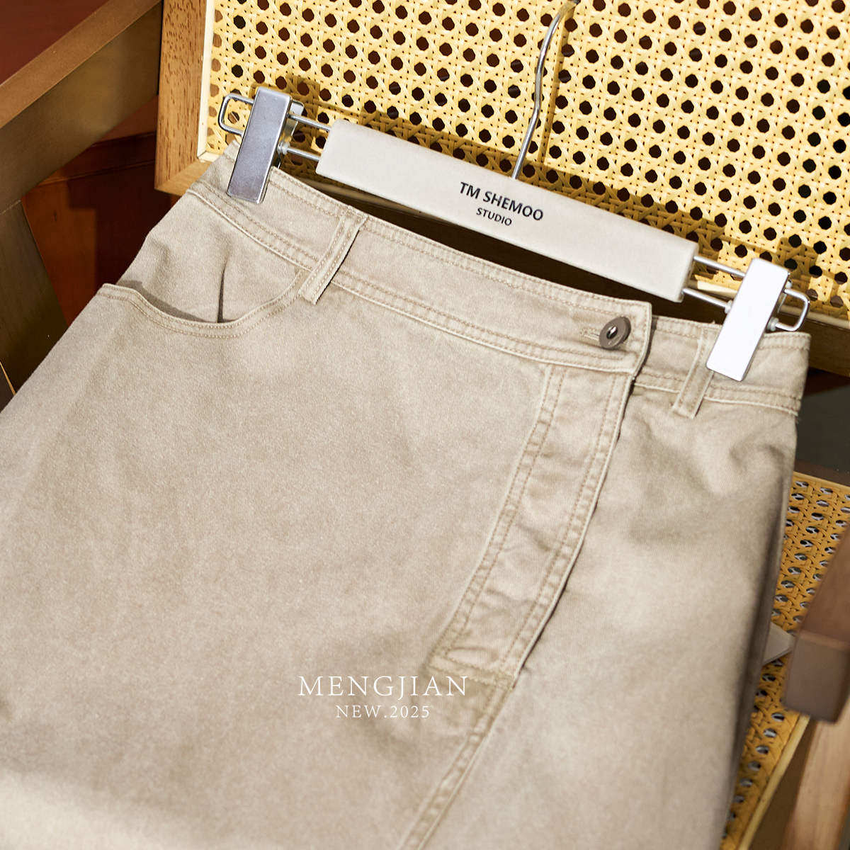 【清游】MENGJIAN浅色前开叉牛仔裙子25春季新款女休闲中长半身裙,淘宝优惠券,粉丝福利购,淘宝优惠卷